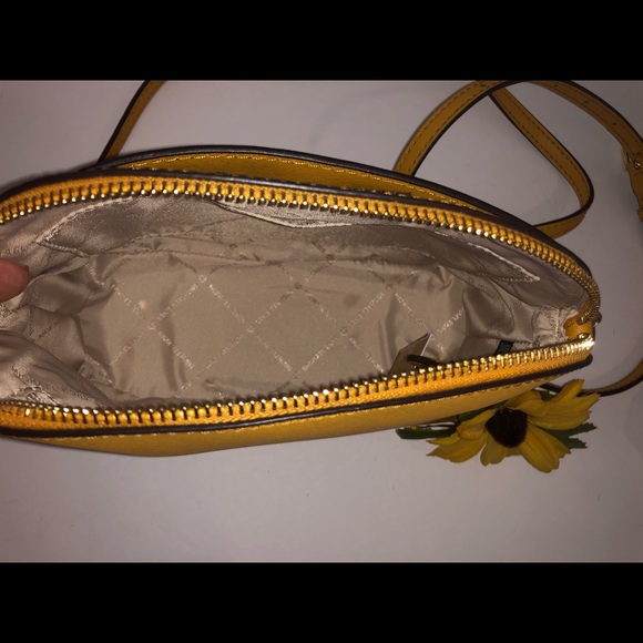 🌼 Michael Kors Emmy Medium Dome Crossbody Yellow - Picture 4 of 8